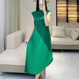 Irregular pleated dress for women, elegant and spliced pleated sleeveless dress